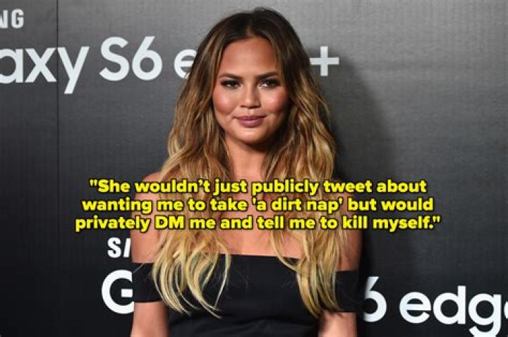 15 Sleazy Celebs Who Prefer Women From The "Other" Industry